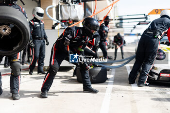 2024-03-02 - 92 MALYKHIN Aliaksandr (kna), STURM Joel (ger), BACHLER Klaus (aut), Manthey Purerxcing, Porsche 911 GT3 R #91, mechanic, mecanicien during the Qatar Airways Qatar 1812 KM, 1st round of the 2024 FIA World Endurance Championship, from February 29 to March 02, 2024 on the Losail International Circuit in Lusail, Qatar - FIA WEC - QATAR AIRWAYS QATAR 1812 KM - ENDURANCE - MOTORS