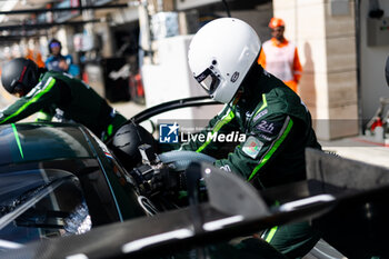 2024-03-02 - 777 SORENSEN Marco (dnk), MATEU Clément (fra), BASTARD Erwan (fra), D'Station Racing, Aston Martin Vantage GT3 #777, mechanic, mecanicien during the Qatar Airways Qatar 1812 KM, 1st round of the 2024 FIA World Endurance Championship, from February 29 to March 02, 2024 on the Losail International Circuit in Lusail, Qatar - FIA WEC - QATAR AIRWAYS QATAR 1812 KM - ENDURANCE - MOTORS