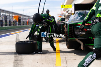 2024-03-02 - 777 SORENSEN Marco (dnk), MATEU Clément (fra), BASTARD Erwan (fra), D'Station Racing, Aston Martin Vantage GT3 #777, mechanic, mecanicien during the Qatar Airways Qatar 1812 KM, 1st round of the 2024 FIA World Endurance Championship, from February 29 to March 02, 2024 on the Losail International Circuit in Lusail, Qatar - FIA WEC - QATAR AIRWAYS QATAR 1812 KM - ENDURANCE - MOTORS