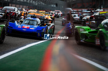 2024-04-17 - 02 BAMBER Earl (nzl), LYNN Alex (gbr), Cadillac Racing #02, Hypercar, family picture set up during the 2024 6 Hours of Imola, 2nd round of the 2024 FIA World Endurance Championship, from April 18 to 21, 2024 on the Autodromo Internazionale Enzo e Dino Ferrari in Imola, Qatar - FIA WEC - 6 HOURS OF IMOLA 2024 - ENDURANCE - MOTORS