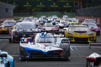2024-04-17 - 15 VANTHOOR Dries (bel), MARCIELLO Raffaele (swi), WITTMANN Marco (ger), BMW M Team WRT, BMW Hybrid V8 #15, Hypercar, ambiance at family picture during the 2024 6 Hours of Imola, 2nd round of the 2024 FIA World Endurance Championship, from April 18 to 21, 2024 on the Autodromo Internazionale Enzo e Dino Ferrari in Imola, Qatar - FIA WEC - 6 HOURS OF IMOLA 2024 - ENDURANCE - MOTORS