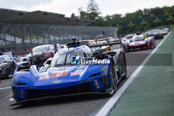 2024-04-17 - 02 BAMBER Earl (nzl), LYNN Alex (gbr), Cadillac Racing #02, Hypercar, ambiance at family picture during the 2024 6 Hours of Imola, 2nd round of the 2024 FIA World Endurance Championship, from April 18 to 21, 2024 on the Autodromo Internazionale Enzo e Dino Ferrari in Imola, Qatar - FIA WEC - 6 HOURS OF IMOLA 2024 - ENDURANCE - MOTORS
