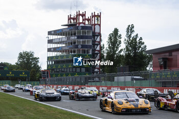 2024-04-17 - 92 MALYKHIN Aliaksandr (kna), STURM Joel (ger), BACHLER Klaus (aut), Manthey Purerxcing, Porsche 911 GT3 R #91, LM GT3, ambiance at family picture during the 2024 6 Hours of Imola, 2nd round of the 2024 FIA World Endurance Championship, from April 18 to 21, 2024 on the Autodromo Internazionale Enzo e Dino Ferrari in Imola, Qatar - FIA WEC - 6 HOURS OF IMOLA 2024 - ENDURANCE - MOTORS