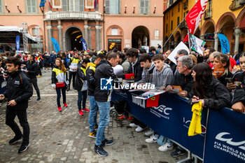 2024-04-18 - EASTWOOD Charlie (irl), TF Sport, Corvette Z06 GT3.R, portrait, parade Imola city center during the 2024 6 Hours of Imola, 2nd round of the 2024 FIA World Endurance Championship, from April 18 to 21, 2024 on the Autodromo Internazionale Enzo e Dino Ferrari in Imola, Qatar - FIA WEC - 6 HOURS OF IMOLA 2024 - ENDURANCE - MOTORS