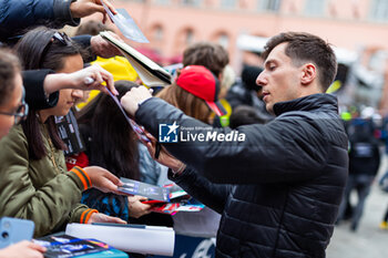 2024-04-18 - LYNN Alex (gbr), Cadillac Racing, Cadillac V-Series.R, portrait, parade Imola city center during the 2024 6 Hours of Imola, 2nd round of the 2024 FIA World Endurance Championship, from April 18 to 21, 2024 on the Autodromo Internazionale Enzo e Dino Ferrari in Imola, Qatar - FIA WEC - 6 HOURS OF IMOLA 2024 - ENDURANCE - MOTORS