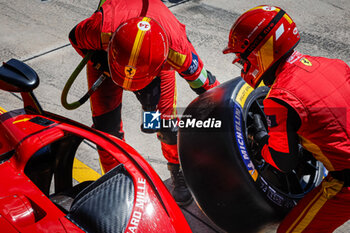 2024-04-19 - michelin, tyres, pneus, mecaniciens, mechanics, Ferrari AF Corse during the 2024 6 Hours of Imola, 2nd round of the 2024 FIA World Endurance Championship, from April 18 to 21, 2024 on the Autodromo Internazionale Enzo e Dino Ferrari in Imola, Qatar - FIA WEC - 6 HOURS OF IMOLA 2024 - ENDURANCE - MOTORS
