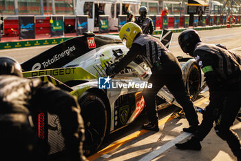 2024-04-19 - 93 JENSEN Mikkel (dnk), MULLER Nico (swi), VERGNE Jean-Eric (fra), Peugeot TotalEnergies, Peugeot 9x8 #93, Hypercar, ravitaillement essence, refueling, pitlane during the 2024 6 Hours of Imola, 2nd round of the 2024 FIA World Endurance Championship, from April 18 to 21, 2024 on the Autodromo Internazionale Enzo e Dino Ferrari in Imola, Italy - FIA WEC - 6 HOURS OF IMOLA 2024 - ENDURANCE - MOTORS