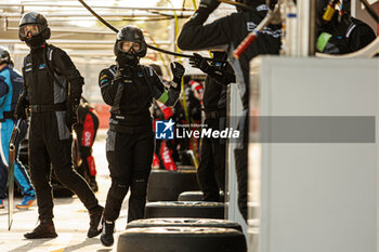 2024-04-19 - 77 BARKER Ben (gbr), HARDWICK Ryan (usa), ROBICHON Zacharie (can), Proton Competition, Ford Mustang GT3 #77, LM GT3, mecaniciens, mechanics, portrait during the 2024 6 Hours of Imola, 2nd round of the 2024 FIA World Endurance Championship, from April 18 to 21, 2024 on the Autodromo Internazionale Enzo e Dino Ferrari in Imola, Italy - FIA WEC - 6 HOURS OF IMOLA 2024 - ENDURANCE - MOTORS