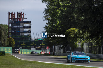2024-04-20 - 77 BARKER Ben (gbr), HARDWICK Ryan (usa), ROBICHON Zacharie (can), Proton Competition, Ford Mustang GT3 #77, LM GT3, action during the 2024 6 Hours of Imola, 2nd round of the 2024 FIA World Endurance Championship, from April 18 to 21, 2024 on the Autodromo Internazionale Enzo e Dino Ferrari in Imola - FIA WEC - 6 HOURS OF IMOLA 2024 - ENDURANCE - MOTORS