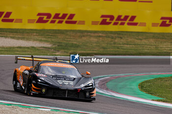 2024-04-20 - 59 SAUCY Grégoire (swi), COTTINGHAM James (gbr), COSTA Nicolas (bra), United Autosports, McLaren 720S GT3 Evo #59, LM GT3, action during the 2024 6 Hours of Imola, 2nd round of the 2024 FIA World Endurance Championship, from April 18 to 21, 2024 on the Autodromo Internazionale Enzo e Dino Ferrari in Imola, Italy - FIA WEC - 6 HOURS OF IMOLA 2024 - ENDURANCE - MOTORS