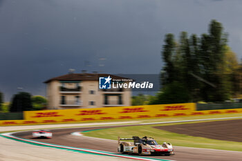 2024-04-20 - 38 RASMUSSEN Oliver (dnk), HANSON Philip (gbr), BUTTON Jenson (gbr), Hertz Team Jota, Porsche 963 #38, Hypercar, action during the 2024 6 Hours of Imola, 2nd round of the 2024 FIA World Endurance Championship, from April 18 to 21, 2024 on the Autodromo Internazionale Enzo e Dino Ferrari in Imola, Italy - FIA WEC - 6 HOURS OF IMOLA 2024 - ENDURANCE - MOTORS