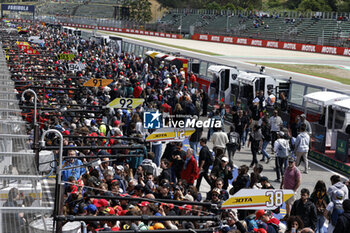 2024-04-20 - crowd, foule, fans during the 2024 6 Hours of Imola, 2nd round of the 2024 FIA World Endurance Championship, from April 18 to 21, 2024 on the Autodromo Internazionale Enzo e Dino Ferrari in Imola - FIA WEC - 6 HOURS OF IMOLA 2024 - ENDURANCE - MOTORS