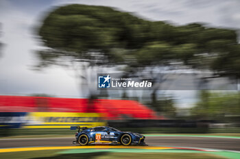 2024-04-20 - 27 JAMES Ian (usa), MANCINELLI Daniel (ita), RIBERAS Alex (spa), Heart of Racing Team, Aston Martin Vantage GT3 #27, LM GT3, action during the 2024 6 Hours of Imola, 2nd round of the 2024 FIA World Endurance Championship, from April 18 to 21, 2024 on the Autodromo Internazionale Enzo e Dino Ferrari in Imola, Italy - FIA WEC - 6 HOURS OF IMOLA 2024 - ENDURANCE - MOTORS