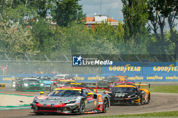 2024-04-21 - 55 HERIAU François (fra), MANN Simon (usa), ROVERA Alessio (ita), Vista AF Corse, Ferrari 296 GT3 #55, LM GT3, action start of the race, depart during the 2024 6 Hours of Imola, 2nd round of the 2024 FIA World Endurance Championship, from April 18 to 21, 2024 on the Autodromo Internazionale Enzo e Dino Ferrari in Imola, Italy - FIA WEC - 6 HOURS OF IMOLA 2024 - ENDURANCE - MOTORS