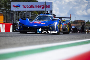2024-04-21 - 02 BAMBER Earl (nzl), LYNN Alex (gbr), Cadillac Racing #02, Hypercar, on the grid during the 2024 6 Hours of Imola, 2nd round of the 2024 FIA World Endurance Championship, from April 18 to 21, 2024 on the Autodromo Internazionale Enzo e Dino Ferrari in Imola - FIA WEC - 6 HOURS OF IMOLA 2024 - ENDURANCE - MOTORS