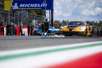 2024-04-21 - 91 LIETZ Richard (aut), SCHURING Morris (nld), SHAHIN Yasser (aus), Manthey EMA, Porsche 911 GT3 R #91, LM GT3, action on the grid during the 2024 6 Hours of Imola, 2nd round of the 2024 FIA World Endurance Championship, from April 18 to 21, 2024 on the Autodromo Internazionale Enzo e Dino Ferrari in Imola - FIA WEC - 6 HOURS OF IMOLA 2024 - ENDURANCE - MOTORS