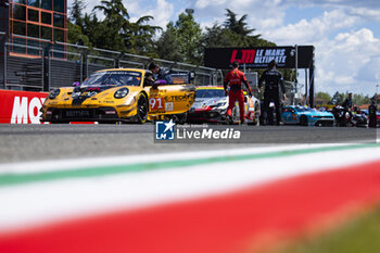 21/04/2024 - 91 LIETZ Richard (aut), SCHURING Morris (nld), SHAHIN Yasser (aus), Manthey EMA, Porsche 911 GT3 R #91, LM GT3, action on the grid during the 2024 6 Hours of Imola, 2nd round of the 2024 FIA World Endurance Championship, from April 18 to 21, 2024 on the Autodromo Internazionale Enzo e Dino Ferrari in Imola - FIA WEC - 6 HOURS OF IMOLA 2024 - ENDURANCE - MOTORI