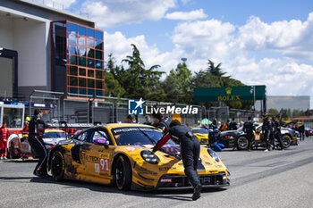 21/04/2024 - 91 LIETZ Richard (aut), SCHURING Morris (nld), SHAHIN Yasser (aus), Manthey EMA, Porsche 911 GT3 R #91, LM GT3, action on the grid during the 2024 6 Hours of Imola, 2nd round of the 2024 FIA World Endurance Championship, from April 18 to 21, 2024 on the Autodromo Internazionale Enzo e Dino Ferrari in Imola - FIA WEC - 6 HOURS OF IMOLA 2024 - ENDURANCE - MOTORI