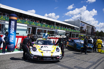 21/04/2024 - 92 MALYKHIN Aliaksandr (kna), STURM Joel (ger), BACHLER Klaus (aut), Manthey Purerxcing, Porsche 911 GT3 R #91, LM GT3, action on the grid during the 2024 6 Hours of Imola, 2nd round of the 2024 FIA World Endurance Championship, from April 18 to 21, 2024 on the Autodromo Internazionale Enzo e Dino Ferrari in Imola - FIA WEC - 6 HOURS OF IMOLA 2024 - ENDURANCE - MOTORI
