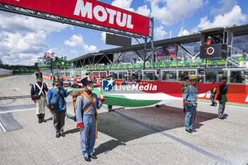 21/04/2024 - Show on the grid during the 2024 6 Hours of Imola, 2nd round of the 2024 FIA World Endurance Championship, from April 18 to 21, 2024 on the Autodromo Internazionale Enzo e Dino Ferrari in Imola - FIA WEC - 6 HOURS OF IMOLA 2024 - ENDURANCE - MOTORI