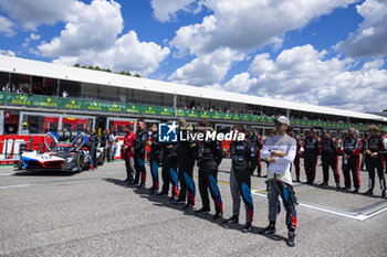 2024-04-21 - 20 VAN DER LINDE Sheldon (zaf), FRIJNS Robin (nld), RAST René (ger), BMW M Team WRT, BMW Hybrid V8 #20, Hypercar,on the grid during the 2024 6 Hours of Imola, 2nd round of the 2024 FIA World Endurance Championship, from April 18 to 21, 2024 on the Autodromo Internazionale Enzo e Dino Ferrari in Imola - FIA WEC - 6 HOURS OF IMOLA 2024 - ENDURANCE - MOTORS