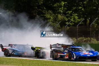 21/04/2024 - start of the race, depart accident, 36 VAXIVIERE Matthieu (fra), SCHUMACHER Mick (ger), LAPIERRE Nicolas (fra), Alpine Endurance Team, Alpine A424 #36, Hypercar, action start during the 2024 6 Hours of Imola, 2nd round of the 2024 FIA World Endurance Championship, from April 18 to 21, 2024 on the Autodromo Internazionale Enzo e Dino Ferrari in Imola, Italy - FIA WEC - 6 HOURS OF IMOLA 2024 - ENDURANCE - MOTORI