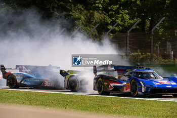 2024-04-21 - start of the race, depart accident, 36 VAXIVIERE Matthieu (fra), SCHUMACHER Mick (ger), LAPIERRE Nicolas (fra), Alpine Endurance Team, Alpine A424 #36, Hypercar, action start during the 2024 6 Hours of Imola, 2nd round of the 2024 FIA World Endurance Championship, from April 18 to 21, 2024 on the Autodromo Internazionale Enzo e Dino Ferrari in Imola, Italy - FIA WEC - 6 HOURS OF IMOLA 2024 - ENDURANCE - MOTORS