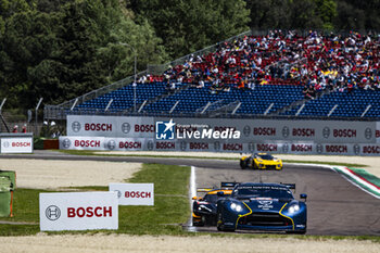 21/04/2024 - 27 JAMES Ian (usa), MANCINELLI Daniel (ita), RIBERAS Alex (spa), Heart of Racing Team, Aston Martin Vantage GT3 #27, LM GT3, action during the 2024 6 Hours of Imola, 2nd round of the 2024 FIA World Endurance Championship, from April 18 to 21, 2024 on the Autodromo Internazionale Enzo e Dino Ferrari in Imola - FIA WEC - 6 HOURS OF IMOLA 2024 - ENDURANCE - MOTORI