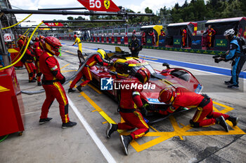 21/04/2024 - 50 FUOCO Antonio (ita), MOLINA Miguel (spa), NIELSEN Nicklas (dnk), Ferrari AF Corse, Ferrari 499P #50, Hypercar, pit stop during the 2024 6 Hours of Imola, 2nd round of the 2024 FIA World Endurance Championship, from April 18 to 21, 2024 on the Autodromo Internazionale Enzo e Dino Ferrari in Imola - FIA WEC - 6 HOURS OF IMOLA 2024 - ENDURANCE - MOTORI