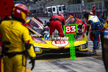 21/04/2024 - 83 KUBICA Robert (pol), SHWARTZMAN Robert (isr), YE Yifei (chn), AF Corse, Ferrari 499P #83, Hypercar, pit stop during the 2024 6 Hours of Imola, 2nd round of the 2024 FIA World Endurance Championship, from April 18 to 21, 2024 on the Autodromo Internazionale Enzo e Dino Ferrari in Imola - FIA WEC - 6 HOURS OF IMOLA 2024 - ENDURANCE - MOTORI