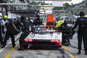 21/04/2024 - 99 TINCKNELL Harry (gbr), JANI Neel (swi), ANDLAUER Julien (fra), Proton Competition, Porsche 963 #99, Hypercar, pit stop during the 2024 6 Hours of Imola, 2nd round of the 2024 FIA World Endurance Championship, from April 18 to 21, 2024 on the Autodromo Internazionale Enzo e Dino Ferrari in Imola - FIA WEC - 6 HOURS OF IMOLA 2024 - ENDURANCE - MOTORI