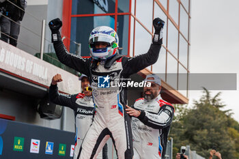 21/04/2024 - 31 FARFUS Augusto (bra), GELAEL Sean (ind), LEUNG Darren (gbr), Team WRT, BMW M4 GT3 #31, LM GT3, portrait celebration during the 2024 6 Hours of Imola, 2nd round of the 2024 FIA World Endurance Championship, from April 18 to 21, 2024 on the Autodromo Internazionale Enzo e Dino Ferrari in Imola, Italy - FIA WEC - 6 HOURS OF IMOLA 2024 - ENDURANCE - MOTORI