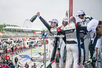 2024-04-21 - 31 FARFUS Augusto (bra), GELAEL Sean (ind), LEUNG Darren (gbr), Team WRT, BMW M4 GT3 #31, LM GT3, podium, portrait during the 2024 6 Hours of Imola, 2nd round of the 2024 FIA World Endurance Championship, from April 18 to 21, 2024 on the Autodromo Internazionale Enzo e Dino Ferrari in Imola, Italy - FIA WEC - 6 HOURS OF IMOLA 2024 - ENDURANCE - MOTORS