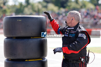 21/04/2024 - mechanic, mecanicien, michelin, tyres, pneus, during the 2024 6 Hours of Imola, 2nd round of the 2024 FIA World Endurance Championship, from April 18 to 21, 2024 on the Autodromo Internazionale Enzo e Dino Ferrari in Imola, Qatar - FIA WEC - 6 HOURS OF IMOLA 2024 - ENDURANCE - MOTORI