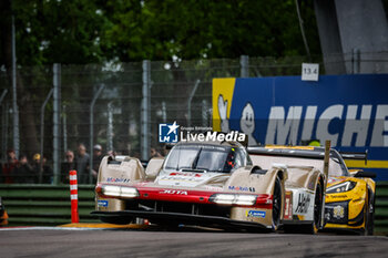 21/04/2024 - 38 RASMUSSEN Oliver (dnk), HANSON Philip (gbr), BUTTON Jenson (gbr), Hertz Team Jota, Porsche 963 #38, Hypercar, action during the 2024 6 Hours of Imola, 2nd round of the 2024 FIA World Endurance Championship, from April 18 to 21, 2024 on the Autodromo Internazionale Enzo e Dino Ferrari in Imola, Qatar - FIA WEC - 6 HOURS OF IMOLA 2024 - ENDURANCE - MOTORI