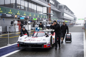 2024-05-08 - 99 JANI Neel (swi), ANDLAUER Julien (fra), Proton Competition, Porsche 963 #99, Hypercar, ambiance during the 2024 TotalEnergies 6 Hours of Spa-Francorchamps, 3rd round of the 2024 FIA World Endurance Championship, from May 8 to 11, 2024 on the Circuit de Spa-Francorchamps in Stavelot, Belgium - FIA WEC - 6 HOURS OF SPA-FRANCORCHAMPS 2024 - ENDURANCE - MOTORS