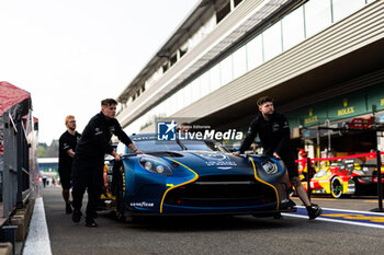 2024-05-08 - 27 JAMES Ian (usa), MANCINELLI Daniel (ita), RIBERAS Alex (spa), Heart of Racing Team, Aston Martin Vantage GT3 #27, LM GT3, in the pitlane, during the 2024 TotalEnergies 6 Hours of Spa-Francorchamps, 3rd round of the 2024 FIA World Endurance Championship, from May 8 to 11, 2024 on the Circuit de Spa-Francorchamps in Stavelot, Belgium - FIA WEC - 6 HOURS OF SPA-FRANCORCHAMPS 2024 - ENDURANCE - MOTORS