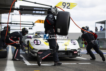 09/05/2024 - 92 MALYKHIN Aliaksandr (kna), STURM Joel (ger), BACHLER Klaus (aut), Manthey Purerxcing, Porsche 911 GT3 R #91, LM GT3, pit stop during the 2024 TotalEnergies 6 Hours of Spa-Francorchamps, 3rd round of the 2024 FIA World Endurance Championship, from May 8 to 11, 2024 on the Circuit de Spa-Francorchamps in Stavelot, Belgium - FIA WEC - 6 HOURS OF SPA-FRANCORCHAMPS 2024 - ENDURANCE - MOTORI