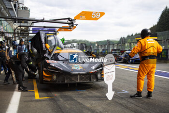 09/05/2024 - 59 SAUCY Grégoire (swi), COTTINGHAM James (gbr), COSTA Nicolas (bra), United Autosports, McLaren 720S GT3 Evo #59, LM GT3, ambiance pit stop during the 2024 TotalEnergies 6 Hours of Spa-Francorchamps, 3rd round of the 2024 FIA World Endurance Championship, from May 8 to 11, 2024 on the Circuit de Spa-Francorchamps in Stavelot, Belgium - FIA WEC - 6 HOURS OF SPA-FRANCORCHAMPS 2024 - ENDURANCE - MOTORI