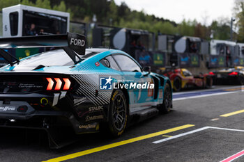 09/05/2024 - 77 BARKER Ben (gbr), HARDWICK Ryan (usa), ROBICHON Zacharie (can), Proton Competition, Ford Mustang GT3 #77, LM GT3, pitlane, during the 2024 TotalEnergies 6 Hours of Spa-Francorchamps, 3rd round of the 2024 FIA World Endurance Championship, from May 8 to 11, 2024 on the Circuit de Spa-Francorchamps in Stavelot, Belgium - FIA WEC - 6 HOURS OF SPA-FRANCORCHAMPS 2024 - ENDURANCE - MOTORI