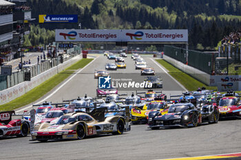 2024-05-11 - Start of the race, 12 STEVENS Will (gbr), ILOTT Callum (gbr), Hertz Team Jota, Porsche 963 #12, Hypercar, action during the 2024 TotalEnergies 6 Hours of Spa-Francorchamps, 3rd round of the 2024 FIA World Endurance Championship, from May 8 to 11, 2024 on the Circuit de Spa-Francorchamps in Stavelot, Belgium - FIA WEC - 6 HOURS OF SPA-FRANCORCHAMPS 2024 - ENDURANCE - MOTORS