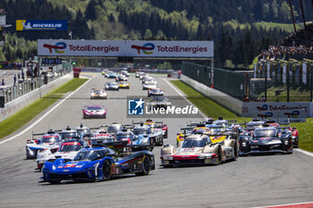 2024-05-11 - Start of the race, 02 BAMBER Earl (nzl), LYNN Alex (gbr), Cadillac Racing, Cadillac V-Series.R #02, Hypercar, action during the 2024 TotalEnergies 6 Hours of Spa-Francorchamps, 3rd round of the 2024 FIA World Endurance Championship, from May 8 to 11, 2024 on the Circuit de Spa-Francorchamps in Stavelot, Belgium - FIA WEC - 6 HOURS OF SPA-FRANCORCHAMPS 2024 - ENDURANCE - MOTORS