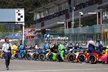 2024-05-11 - grille de depart, starting grid, depart, start, during the 2024 TotalEnergies 6 Hours of Spa-Francorchamps, 3rd round of the 2024 FIA World Endurance Championship, from May 8 to 11, 2024 on the Circuit de Spa-Francorchamps in Stavelot, Belgium - FIA WEC - 6 HOURS OF SPA-FRANCORCHAMPS 2024 - ENDURANCE - MOTORS