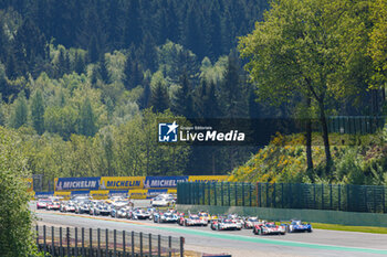 2024-05-11 - 05 CAMPBELL Matt (aus), CHRISTENSEN Michael (dnk), MAKOWIECKI Frédéric (fra), Porsche Penske Motorsport, Porsche 963 #05, Hypercar, action, 02 BAMBER Earl (nzl), LYNN Alex (gbr), Cadillac Racing, Cadillac V-Series.R #02, Hypercar, action depart, start, during the 2024 TotalEnergies 6 Hours of Spa-Francorchamps, 3rd round of the 2024 FIA World Endurance Championship, from May 8 to 11, 2024 on the Circuit de Spa-Francorchamps in Stavelot, Belgium - FIA WEC - 6 HOURS OF SPA-FRANCORCHAMPS 2024 - ENDURANCE - MOTORS