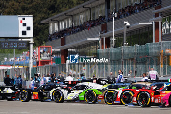 2024-05-11 - 07 CONWAY Mike (gbr), KOBAYASHI Kamui (jpn), DE VRIES Nyck (nld), Toyota Gazoo Racing, Toyota GR010 - Hybrid #07, Hypercar, action, grille de depart, starting grid, depart, start, during the 2024 TotalEnergies 6 Hours of Spa-Francorchamps, 3rd round of the 2024 FIA World Endurance Championship, from May 8 to 11, 2024 on the Circuit de Spa-Francorchamps in Stavelot, Belgium - FIA WEC - 6 HOURS OF SPA-FRANCORCHAMPS 2024 - ENDURANCE - MOTORS