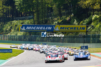 2024-05-11 - 05 CAMPBELL Matt (aus), CHRISTENSEN Michael (dnk), MAKOWIECKI Frédéric (fra), Porsche Penske Motorsport, Porsche 963 #05, Hypercar, action, 02 BAMBER Earl (nzl), LYNN Alex (gbr), Cadillac Racing, Cadillac V-Series.R #02, Hypercar, action depart, start, during the 2024 TotalEnergies 6 Hours of Spa-Francorchamps, 3rd round of the 2024 FIA World Endurance Championship, from May 8 to 11, 2024 on the Circuit de Spa-Francorchamps in Stavelot, Belgium - FIA WEC - 6 HOURS OF SPA-FRANCORCHAMPS 2024 - ENDURANCE - MOTORS