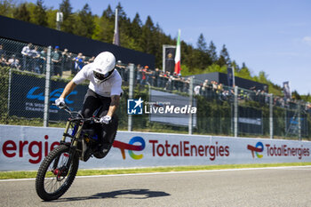 2024-05-11 - Show on the grid during the 2024 TotalEnergies 6 Hours of Spa-Francorchamps, 3rd round of the 2024 FIA World Endurance Championship, from May 8 to 11, 2024 on the Circuit de Spa-Francorchamps in Stavelot, Belgium - FIA WEC - 6 HOURS OF SPA-FRANCORCHAMPS 2024 - ENDURANCE - MOTORS