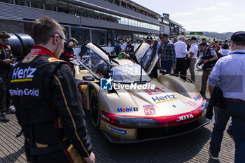 2024-05-11 - 12 STEVENS Will (gbr), ILOTT Callum (gbr), Hertz Team Jota, Porsche 963 #12, Hypercar, on the grid during the 2024 TotalEnergies 6 Hours of Spa-Francorchamps, 3rd round of the 2024 FIA World Endurance Championship, from May 8 to 11, 2024 on the Circuit de Spa-Francorchamps in Stavelot, Belgium - FIA WEC - 6 HOURS OF SPA-FRANCORCHAMPS 2024 - ENDURANCE - MOTORS