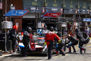 2024-05-11 - 20 VAN DER LINDE Sheldon (zaf), FRIJNS Robin (nld), RAST René (ger), BMW M Team WRT, BMW Hybrid V8 #20, Hypercar, pit stop during the 2024 TotalEnergies 6 Hours of Spa-Francorchamps, 3rd round of the 2024 FIA World Endurance Championship, from May 8 to 11, 2024 on the Circuit de Spa-Francorchamps in Stavelot, Belgium - FIA WEC - 6 HOURS OF SPA-FRANCORCHAMPS 2024 - ENDURANCE - MOTORS