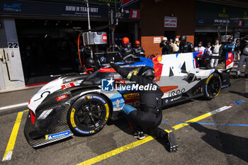 2024-05-11 - 20 VAN DER LINDE Sheldon (zaf), FRIJNS Robin (nld), RAST René (ger), BMW M Team WRT, BMW Hybrid V8 #20, Hypercar, pit stop during the 2024 TotalEnergies 6 Hours of Spa-Francorchamps, 3rd round of the 2024 FIA World Endurance Championship, from May 8 to 11, 2024 on the Circuit de Spa-Francorchamps in Stavelot, Belgium - FIA WEC - 6 HOURS OF SPA-FRANCORCHAMPS 2024 - ENDURANCE - MOTORS